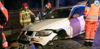 Brzeźnica: Rozbite bmw w fosie – ZDJĘCIA