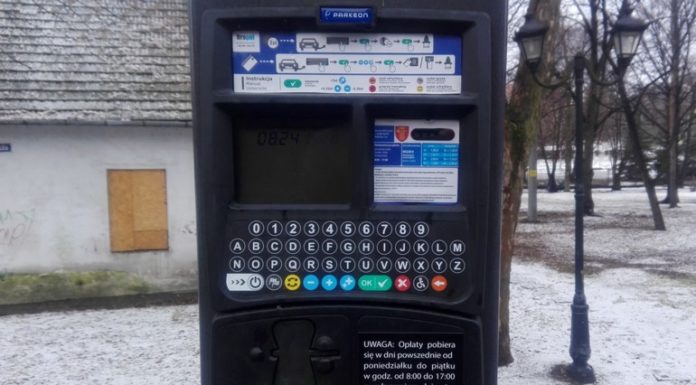 O parkingach na sesji. Radni krytycznie o zapisach w umowie z operatorem