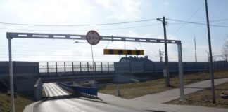 Długo oczekiwane bramownice zamontowane przy wiadukcie nad ulicą Wygoda
