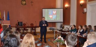 Uczniowie ZS Nr 1 na powiatowej lekcji o samorządzie