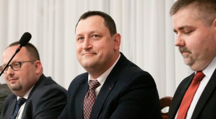 Władze powiatu w zespołach przy komisji pomocniczej Rady Ministrów