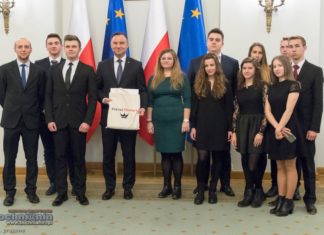 Uczniowie Zespołu Szkół Nr 1 na spotkaniu z Prezydentem RP