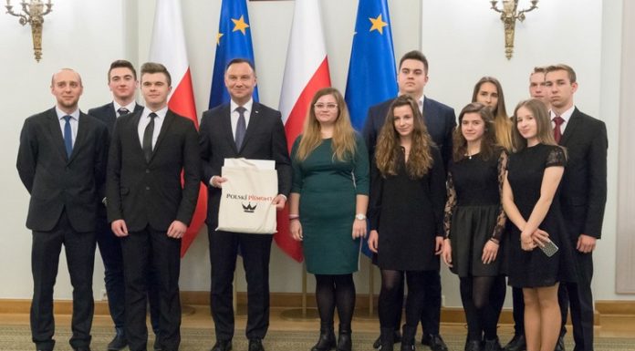 Uczniowie Zespołu Szkół Nr 1 na spotkaniu z Prezydentem RP