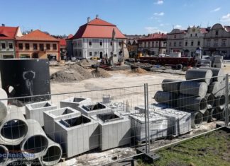 „Nie zakopujmy ratusza”. Prawie 500 podpisów pod listem otwartym. Decyzji na razie nie ma