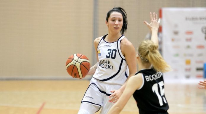 Koszykówka 2 liga. Turniej półfinałowy w Bochni: Porażka MOSiR i Niepołomic w 1. kolejce turnieju – ZDJĘCIA