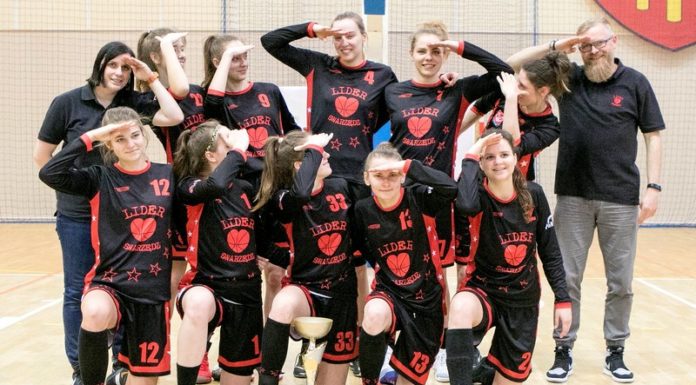 Koszykówka 2 liga. Półfinałowy turniej w Bochni: Awans Swarzędza i Warszawy – ZDJĘCIA