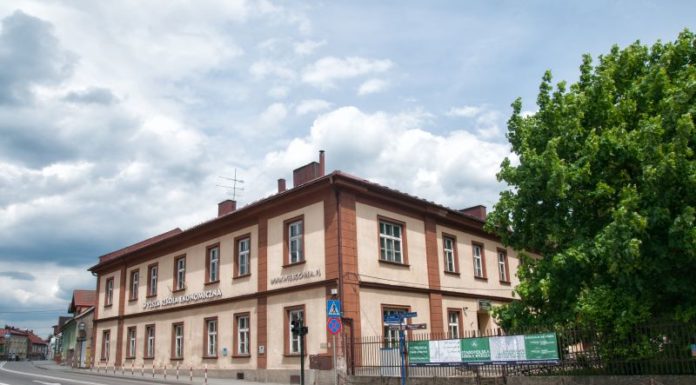 Reforma oświaty: Nadchodzi podwójny rocznik. I LO wynajmie sale na mieście?