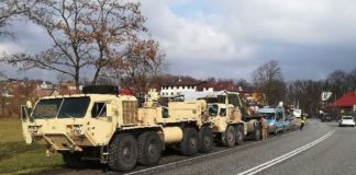 Zderzenie wozów bojowych US Army. 2 żołnierzy trafiło do szpitala w Brzesku