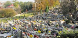 Co z cmentarzami na Wszystkich Świętych? Premier: „Decyzja w przyszłym tygodniu”