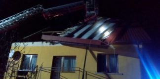 Niespokojna noc. W Łapczycy wiało w porywach nawet 100 kmh! Połamane drzewa, zerwane dachy