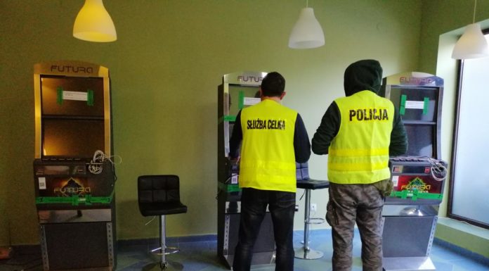 Bochnia. Policja zabezpieczyła 6 automatów do gier