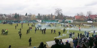 Zarzuty dla pseudokibiców za bijatykę na stadionie w Brzesku. Będą kolejne zatrzymania?