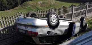 Dachowanie w Drwini. Pijany kierowca uciekał przed policją