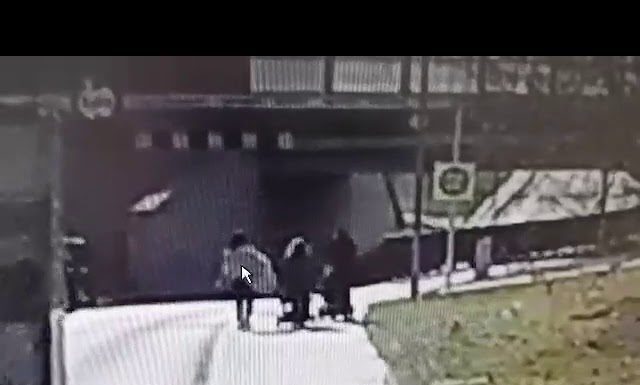 Ciężarówka uderzyła w bramownicę na ul. Wygoda. Krok od nieszczęścia! – WIDEO