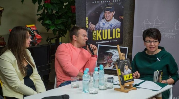 W Bibliotece promowano książkę „Janusz Kulig. Niedokończona historia” – ZDJĘCIA