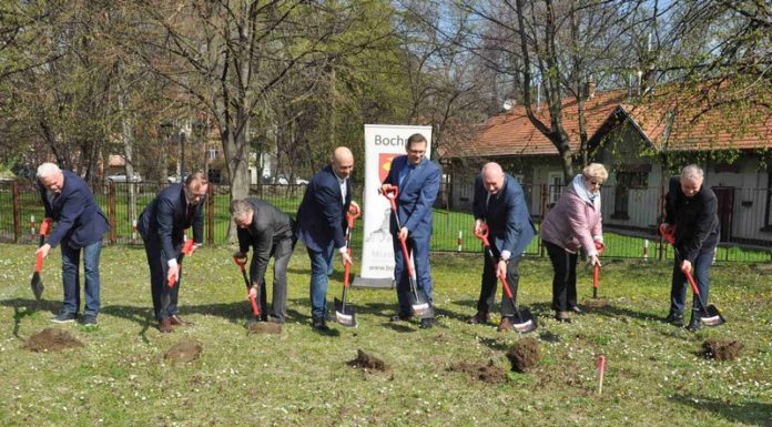 Tężnia solankowa w Bochni. Wbito „pierwsze łopaty” – ZDJĘCIA