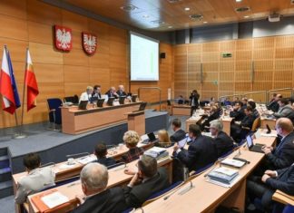 Sejmik podjął decyzję. Uchwała anty-LGBT zostaje. Jak głosowali bocheńscy radni?