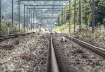 Bochnia. Policjanci zapobiegli samobójstwu na torach