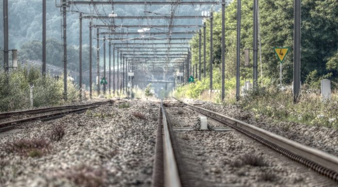Bochnia. Policjanci zapobiegli samobójstwu na torach