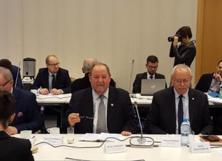 Ludwik Węgrzyn z medalem od Sejmiku Małopolskiego