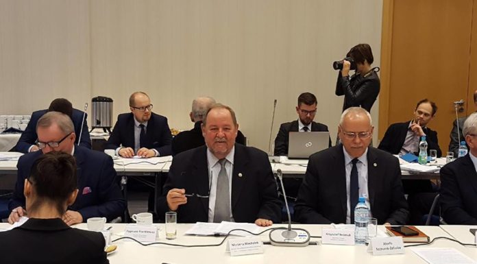 Ludwik Węgrzyn z medalem od Sejmiku Małopolskiego