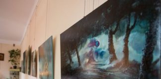 Surrealistyczne obrazy Adama Libery w Civitas Christiana – ZDJĘCIA