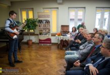 Dzień Bibliotekarza w Bochni. Wystąpił Teatr Artystokracki – ZDJĘCIA