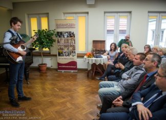 Dzień Bibliotekarza w Bochni. Wystąpił Teatr Artystokracki – ZDJĘCIA