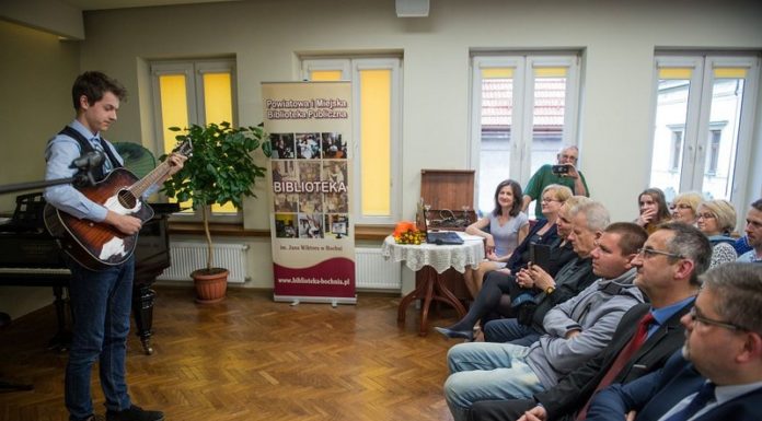 Dzień Bibliotekarza w Bochni. Wystąpił Teatr Artystokracki – ZDJĘCIA