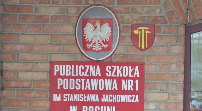 Od września bocheńskie szkoły podstawowe z nowymi nazwami Publiczna Szkoła Podstawowa nr 1 w Bochni szyld