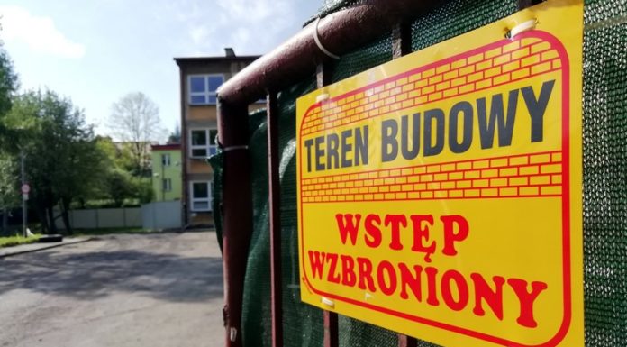 Trwa budowa tężni solankowej. Utrudnienia dla mieszkańców – ZDJĘCIA