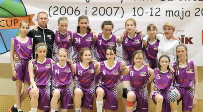 Koszykówka. 4. miejsce zespołu MOSiR Bochnia U12