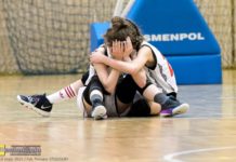 Koszykówka U14: Dramatyczna końcówka meczu bochnianek i morze łez – ZDJĘCIA