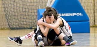 Koszykówka U14: Dramatyczna końcówka meczu bochnianek i morze łez – ZDJĘCIA