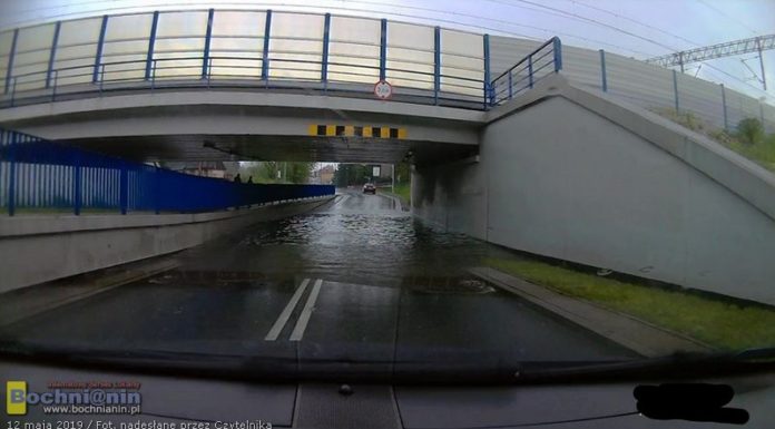 Oberwanie chmury nad Bochnią. Zalane przejazdy pod wiaduktami