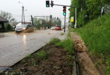 Gwałtowna ulewa zalała Łapczycę – ZDJĘCIA, WIDEO
