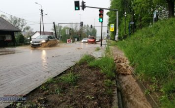 Gwałtowna ulewa zalała Łapczycę – ZDJĘCIA, WIDEO