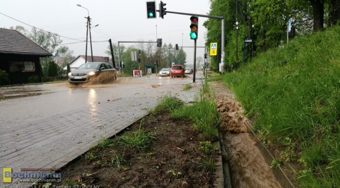 Gwałtowna ulewa zalała Łapczycę – ZDJĘCIA, WIDEO
