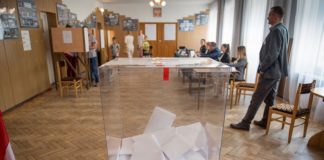 RMF FM: Głosowanie TYLKO korespondencyjne, lokale wyborcze zamknięte