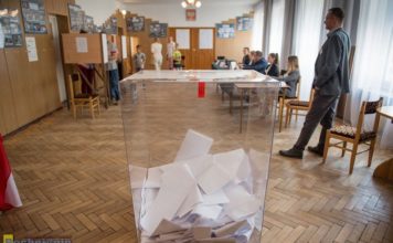 Opublikowano rozporządzenie o pierwszeństwie głosowania m.in. dla seniorów i ciężarnych