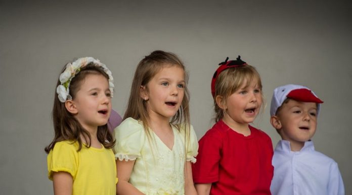 Uzbornia: Przedszkolaki na Dzień Matki – ZDJĘCIA