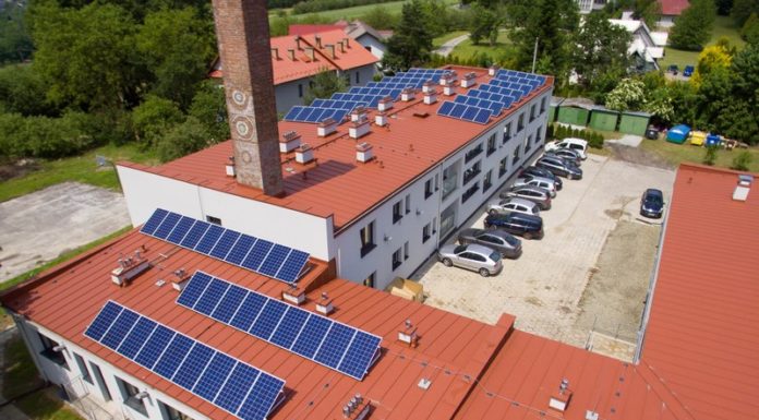 Wiśnicz: Instalacja fotowoltaiczna na dachu „Plastyka”