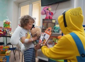 Bochnia. Dzieci spędzające Dzień Dziecka w szpitalu otrzymały prezenty zebrane podczas spontanicznej akcji – ZDJĘCIA