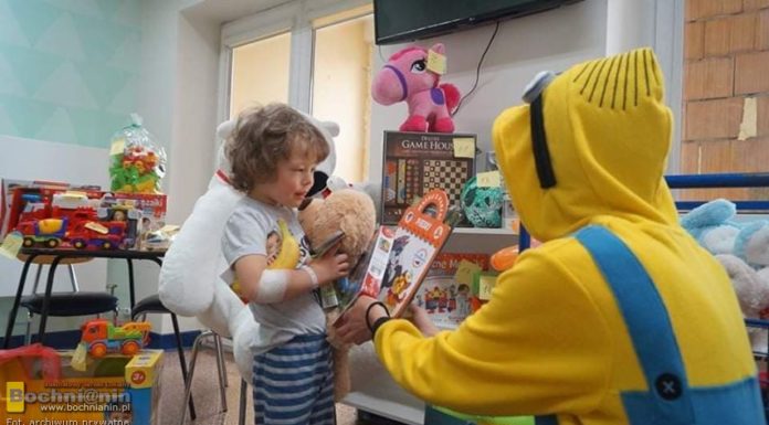 Bochnia. Dzieci spędzające Dzień Dziecka w szpitalu otrzymały prezenty zebrane podczas spontanicznej akcji – ZDJĘCIA
