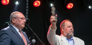 Bochnia. Burmistrz wręczył statuetkę „Bolesława” Ludwikowi Węgrzynowi