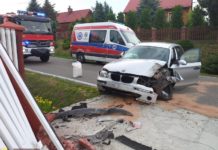 Wypadek w Brzeźnicy. Kierowca zabrany do szpitala – ZDJĘCIA