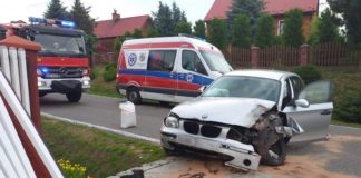Wypadek w Brzeźnicy. Kierowca zabrany do szpitala – ZDJĘCIA