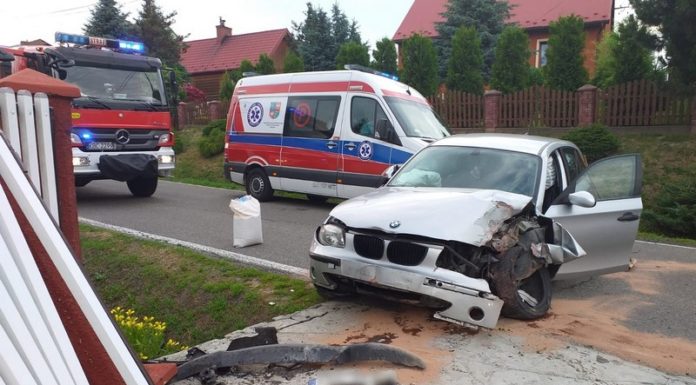 Wypadek w Brzeźnicy. Kierowca zabrany do szpitala – ZDJĘCIA