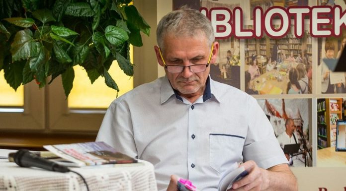 Kazimierz Musiał promował w Bibliotece swój nowy tomik poezji – ZDJĘCIA