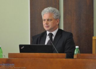 Chorzy na Covid-19 na otwarciu tężni? Burmistrz chce wyjaśnień od przewodniczącego rady